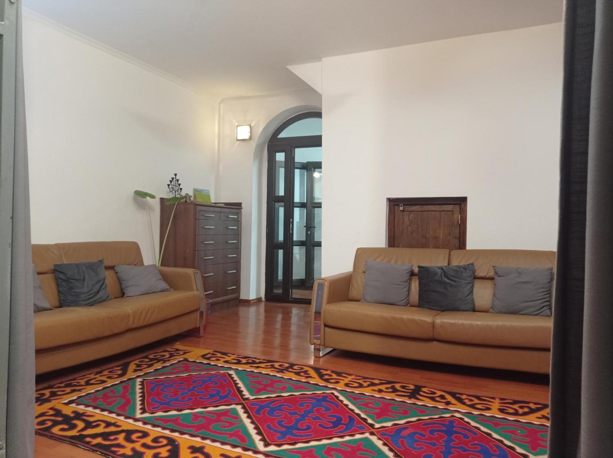 Kgb Home Hostel 비슈케크 외부 사진